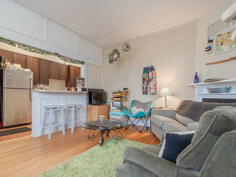 313 E Mifflin St #4 — Photo 3