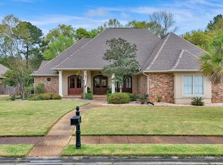 2115 Whitney Oaks Dr, Ocean Springs, MS 39564