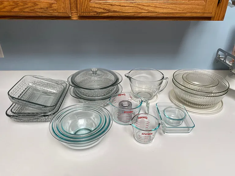 Kitchen with Quality Pyrex Baking & Cookware