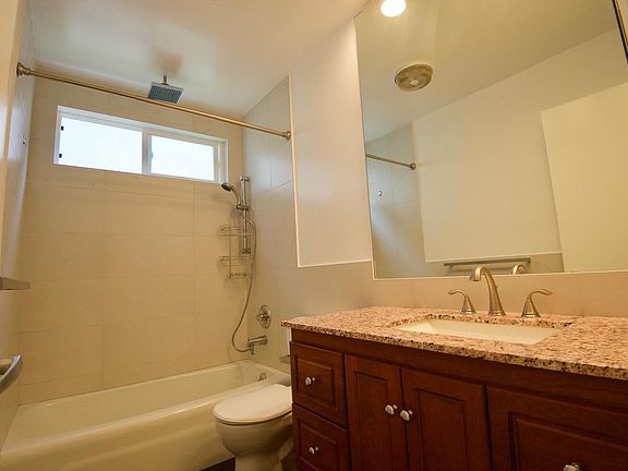 5th image of 1436 Barry Ave #3