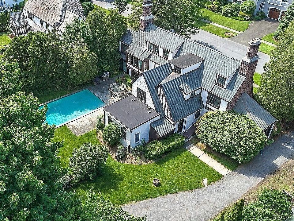 2nd image of 14 Hickory Dr