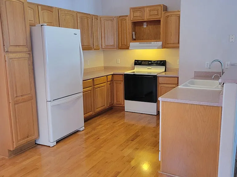 1707 E Woodchuck Ln — Photo 7