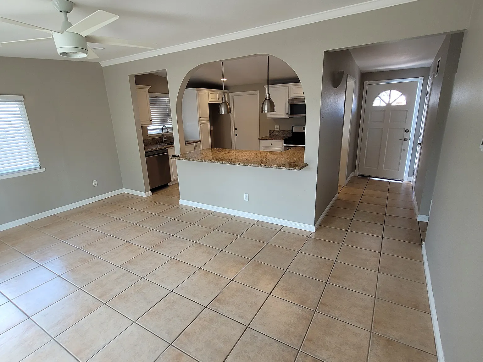 3 bed, 1032 sqft, $3,600 — Photo 2