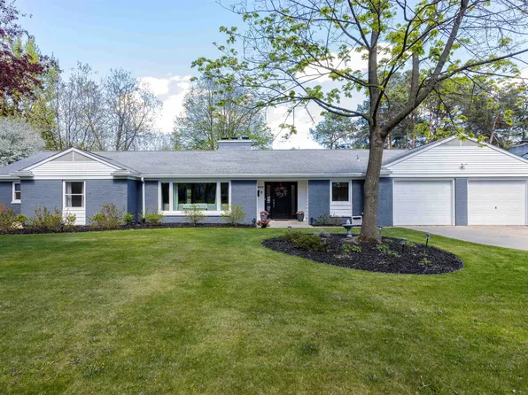 4300 Castle Dr, Midland, MI 48640