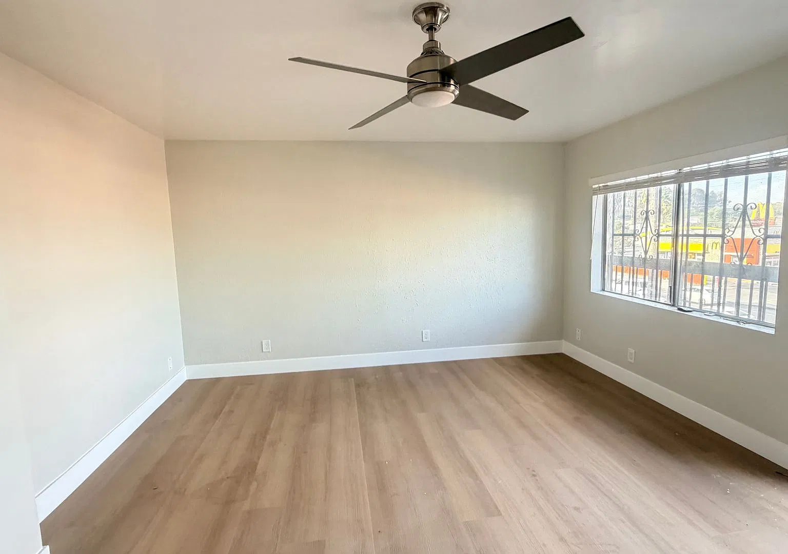 11306-08 S. Figueroa Street — Photo 3