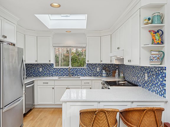 3rd image of 3 Park Cir