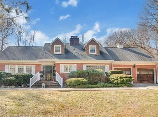 2229 Hunterbrook Rd, Yorktown Heights, NY 10598