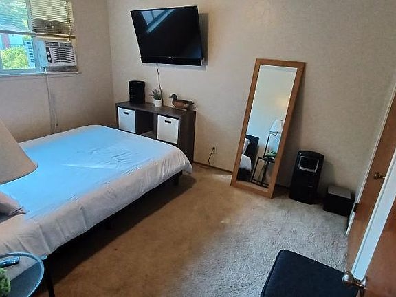 5th image of 2721 I St APT 12