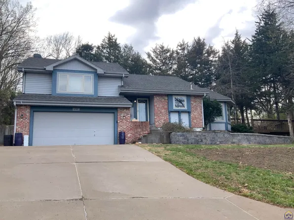 4507 NW 50th Ct, Topeka, KS 66618