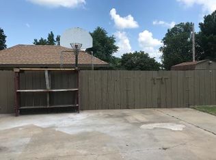 410 Warren St, Holdenville, OK 74848