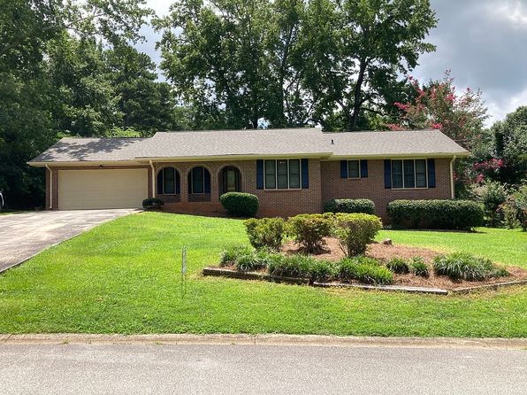 2305 Village Dr