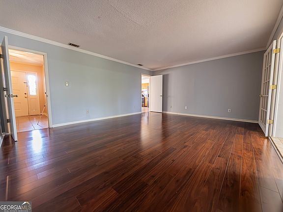 2nd image of 105 Edgewood Rd