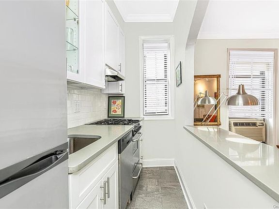 5th image of 3875 Waldo Ave APT 8R