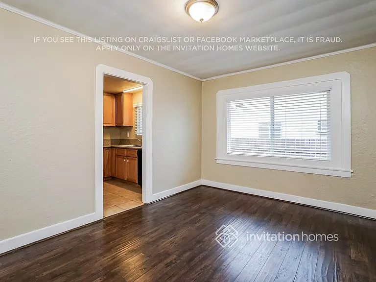 10018 Silverton Ave — Photo 7