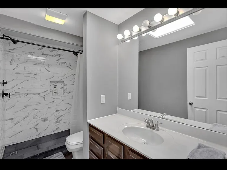60 Gregory St S — Photo 14