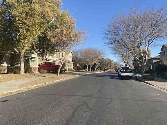 Exterior Neighborhood (street photo)