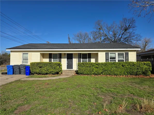 2400 S 26th St, Waco, TX 76706