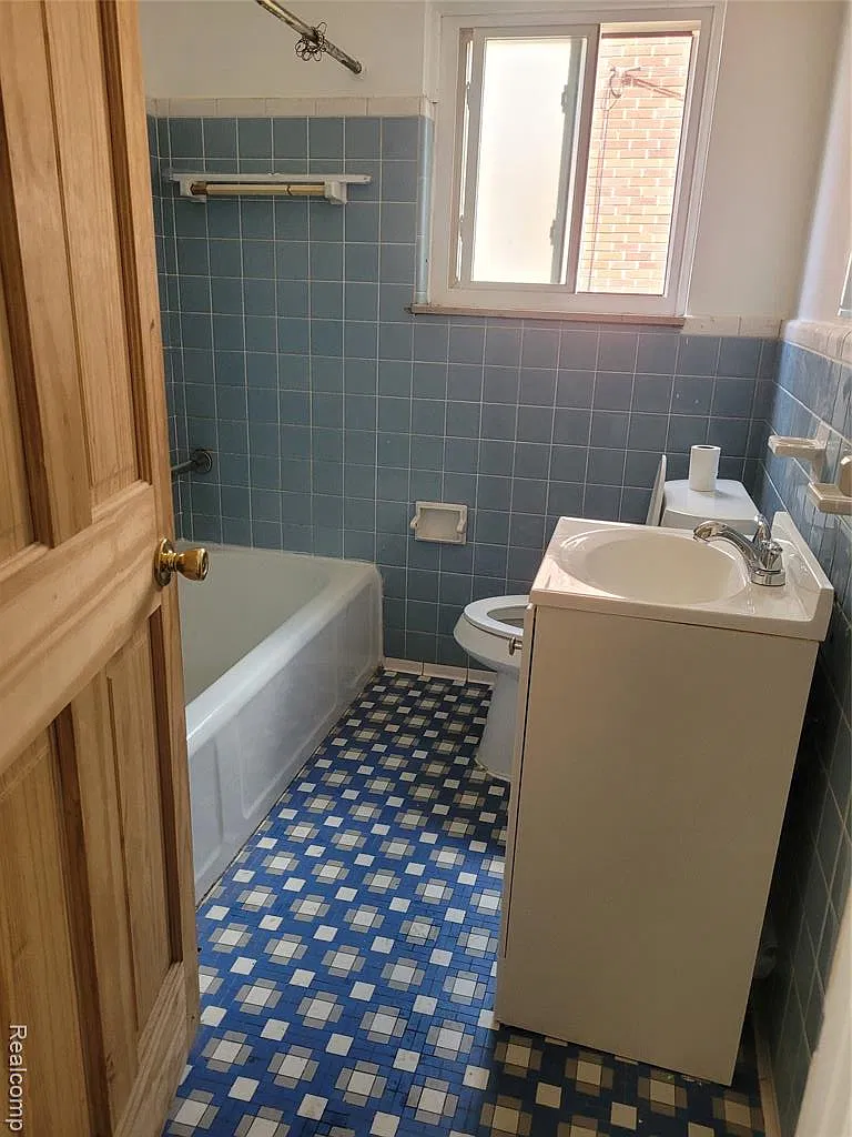 3874 Seneca St — Photo 2