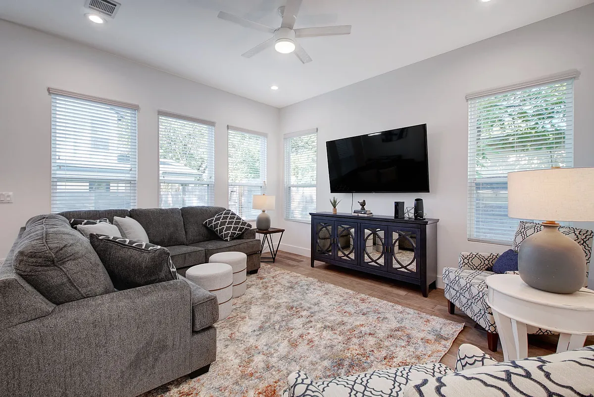 Building Photo - 413 W Odell St #1