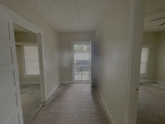 4th image of 2424 Louisiana Ave