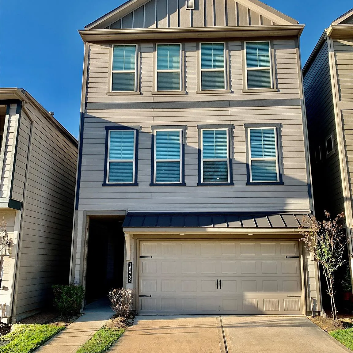 4 bed, 3.5 bath, 2420 sqft, $3,350 — Photo 1