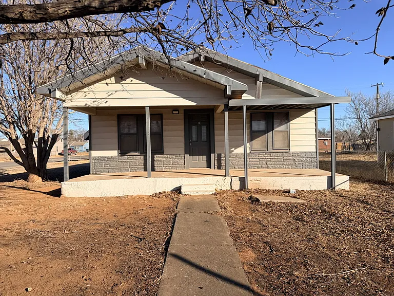 3114 Baylor St — Photo 2
