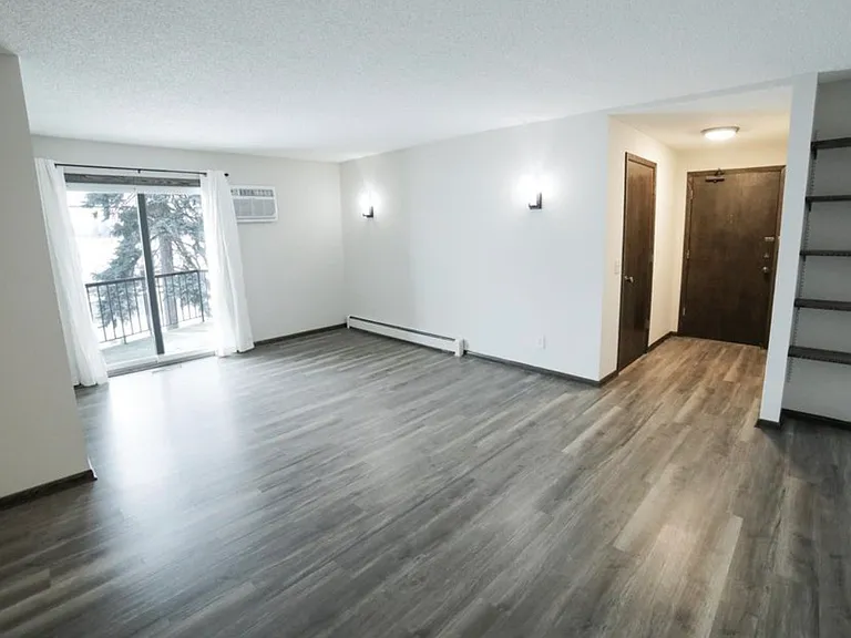1800 Larpenteur Ave W #10 — Photo 6