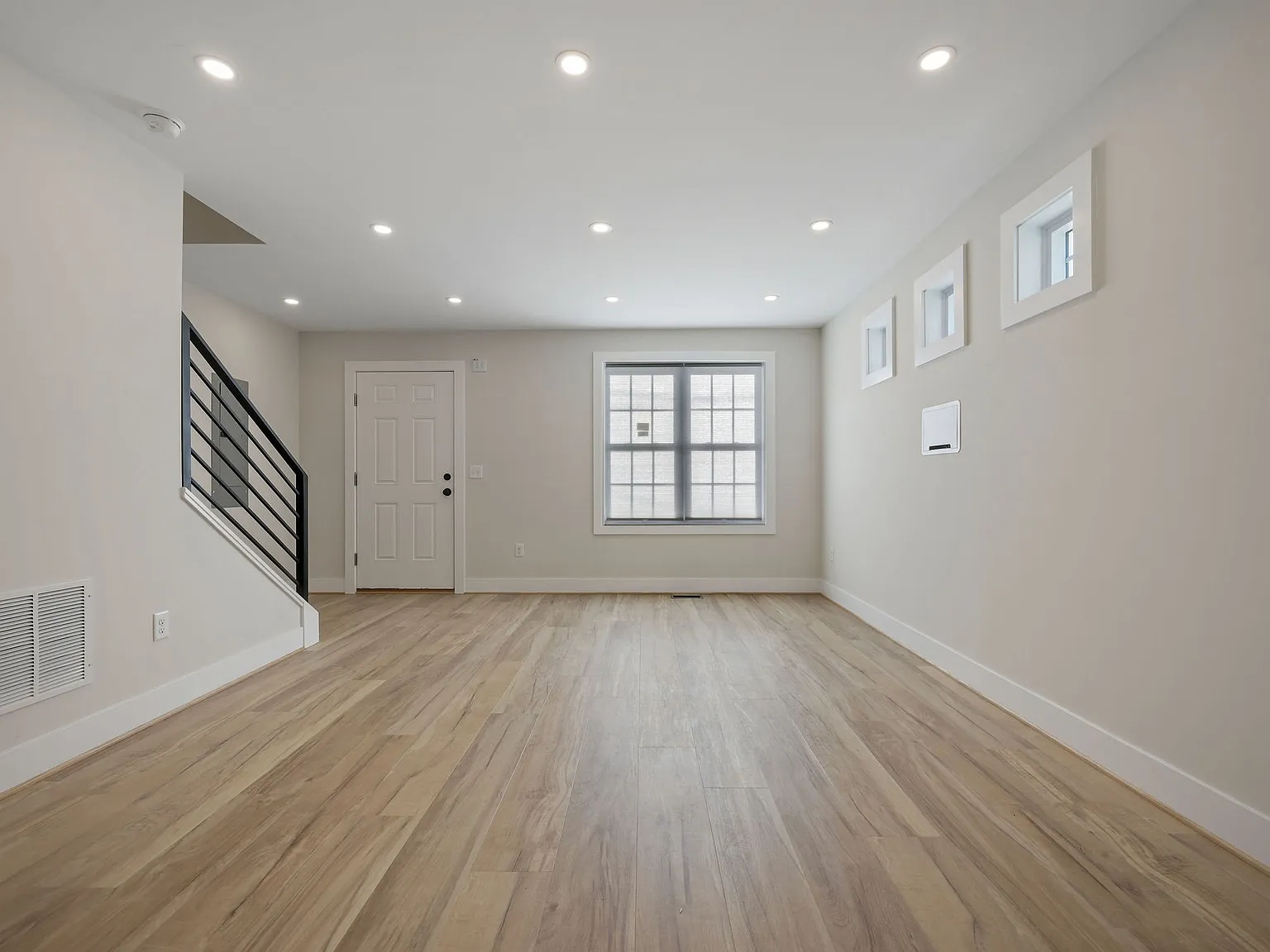 Johnson- 120B N Lincoln St - 1 — Photo 4