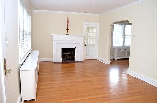 LR- w/ beautiful hardwoods & wd burning fireplace