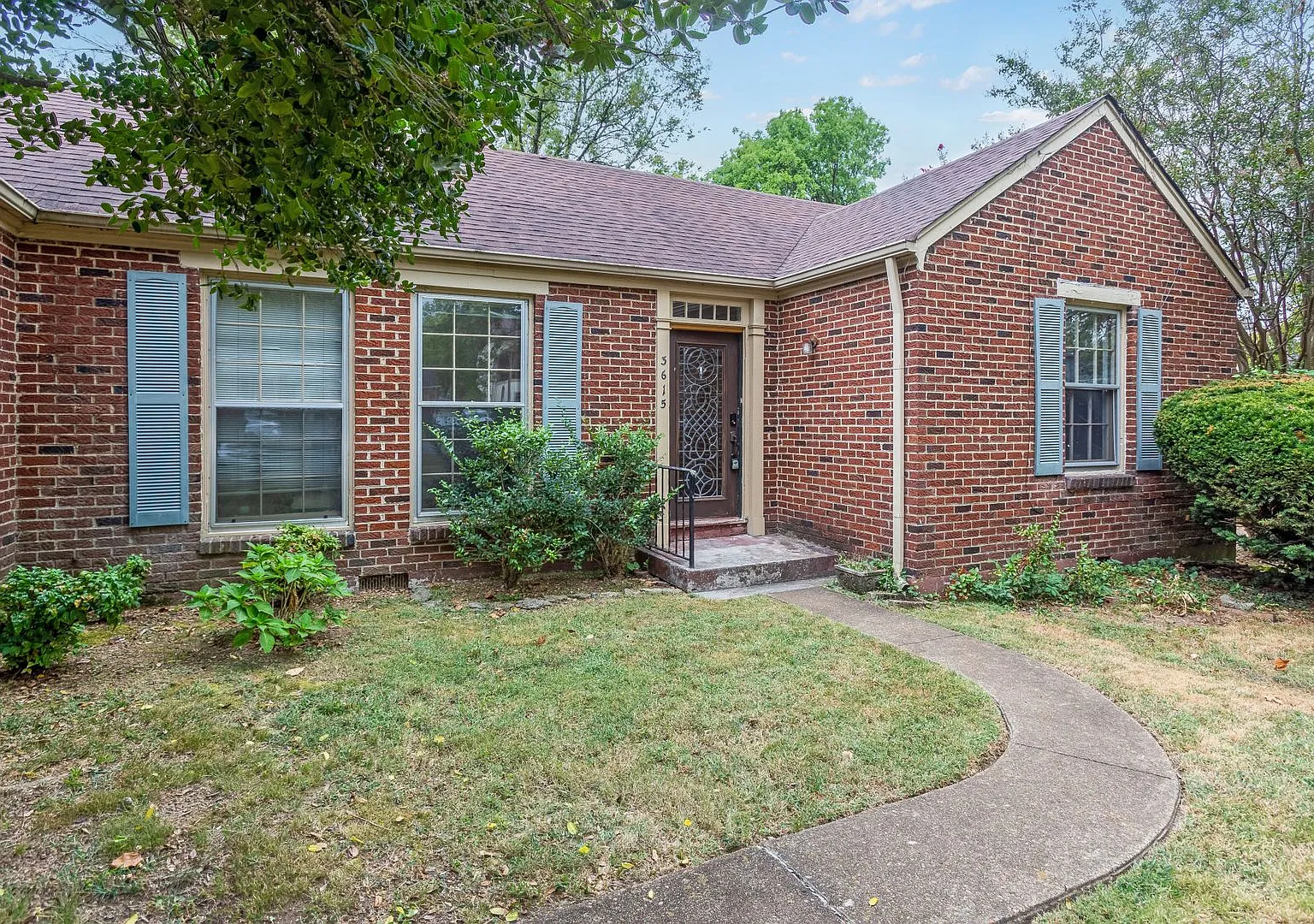 Green Hills Duplex! Fenced in Yard! — Photo 2