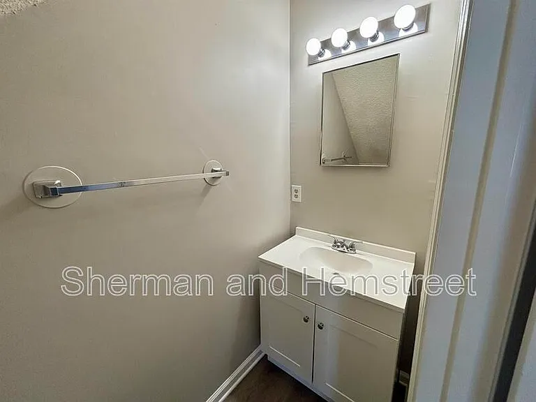 2738 Blount Ave #9 — Photo 8