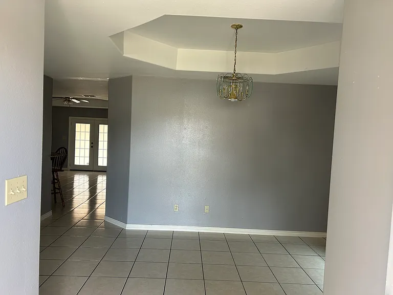 4033 Diego Ln — Photo 10