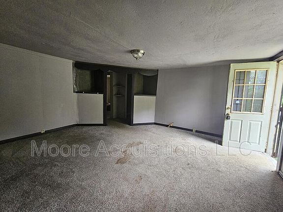 2nd image of 1506 El Paso St