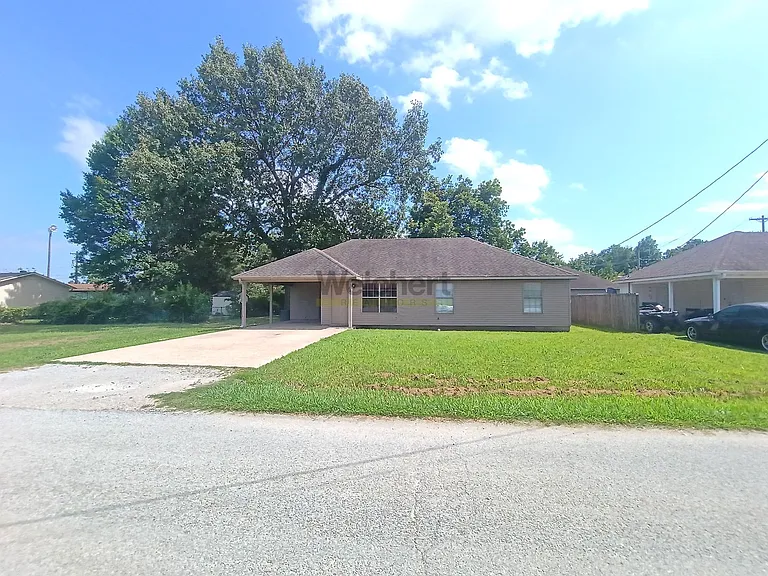 202 E Baldwin St — Photo 1