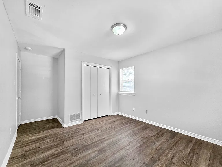 2404 Dalgreen Dr — Photo 11