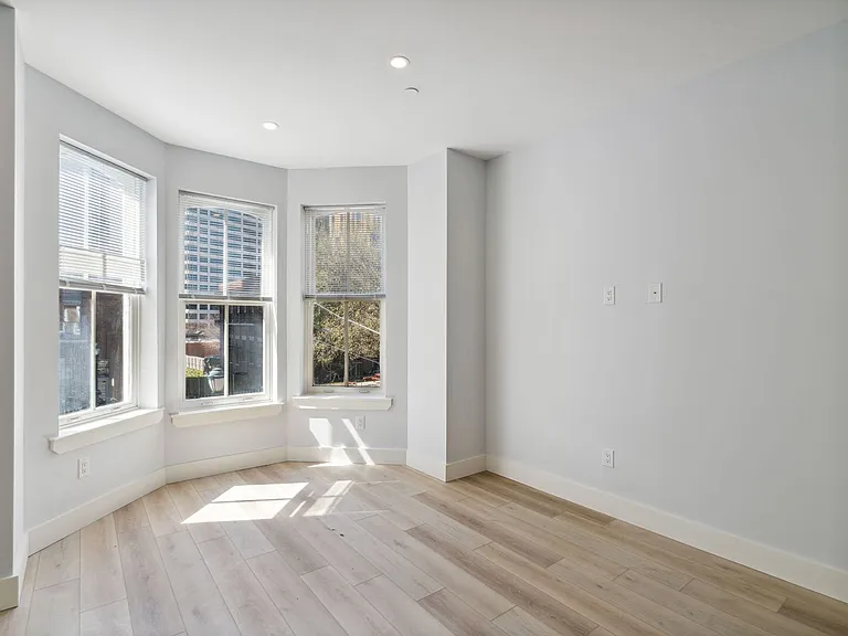 Serpentine Apartments: Newly Renovated in the Heart of Drexel — Photo 50