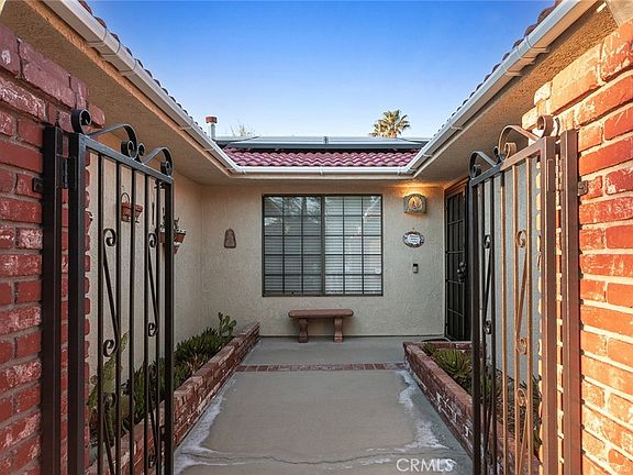 3rd image of 64616 Spyglass Ave
