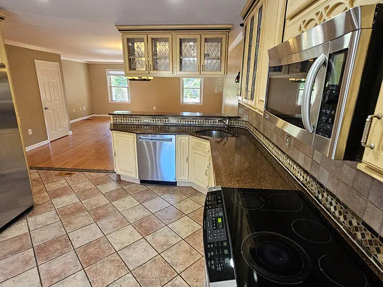 10218 Arizona Cir #16 — Photo 7