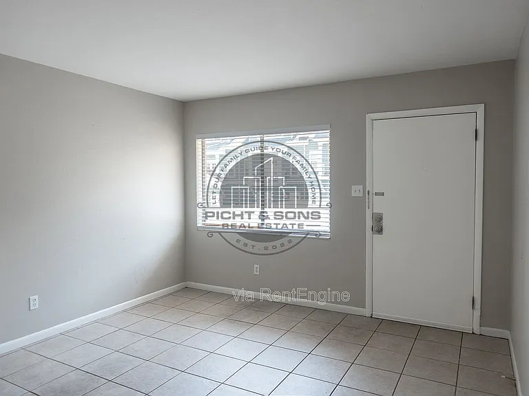 414 Hayden Rd #G — Photo 2