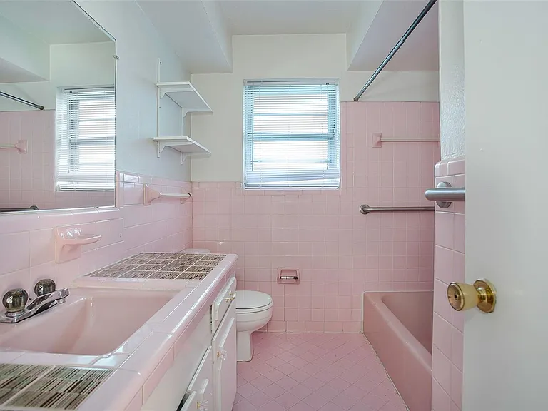 7010 Kingsbury Dr — Photo 11