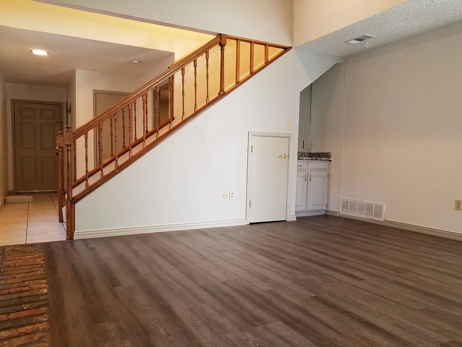 3 bed, 2.5 bath, 1750 sqft, $2,150 — Photo 3