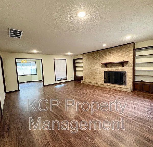 4802 S South Cir #U — Photo 6