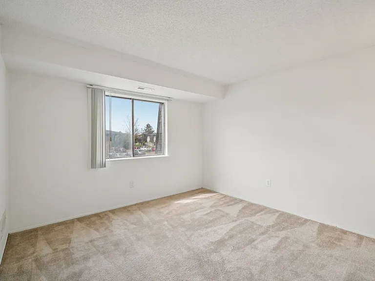 Riverside Village Apartments — Photo 80