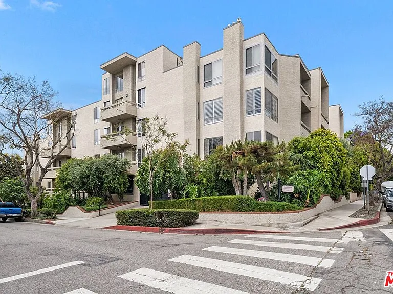 8960 Cynthia St #208 — Photo 7