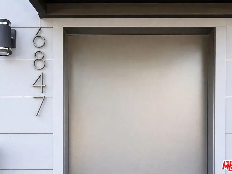 6847 N Figueroa St — Photo 2