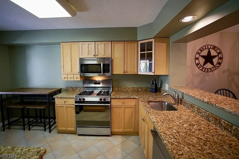 2 bed, 2.5 bath, $3,700 — Photo 4