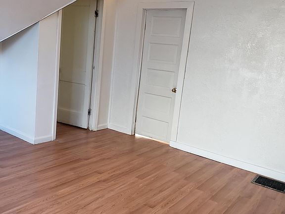 3rd image of 3136 W 92nd St #Up