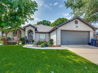 720 Carette Dr, Fort Worth, TX 76108