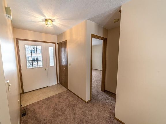 4th image of 9768 Willow Ln Unit 6