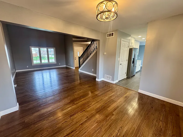 305 Arbordale Dr #1 — Photo 3